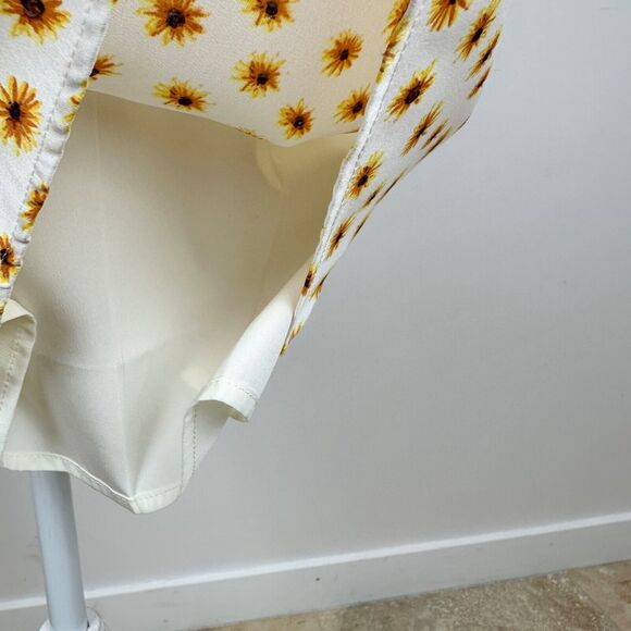 WeWoreWhat Satin Mini Slip Skirt Ditsy Floral Daisies White Revolve XS NWT - Picture 6 of 11